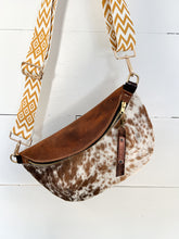 Load image into Gallery viewer, Cowhide and Leather Bumbag
