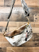 Load image into Gallery viewer, Cowhide and Leather Bumbag
