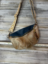 Load image into Gallery viewer, Classic Cowhide Frannie Bag
