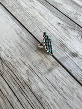 Load image into Gallery viewer, Vintage Sterling Zuni Snake Eye Cluster Ring with Turquoise
