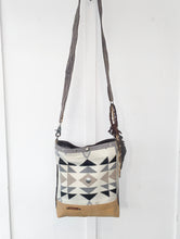 Load image into Gallery viewer, Pendleton Bucket Bag
