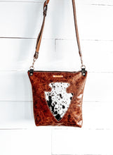 Load image into Gallery viewer, Arrowhead Cutout Leather Bag
