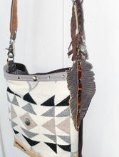 Load image into Gallery viewer, Pendleton Bucket Bag
